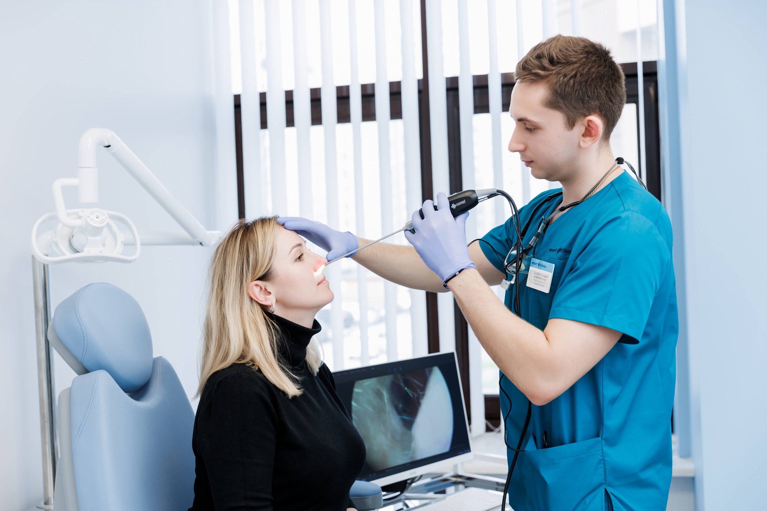 Огляд носової порожнини риноскопом