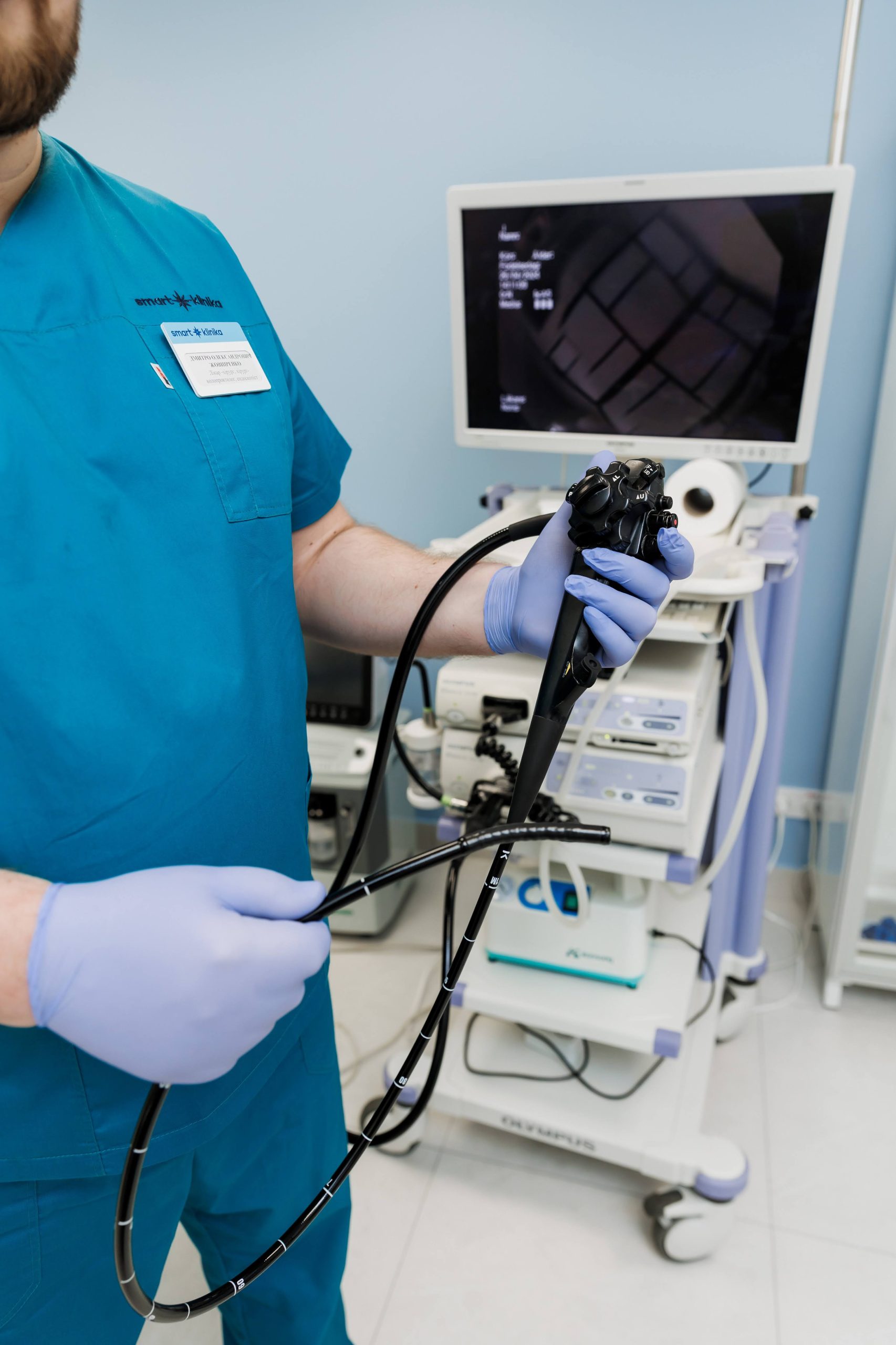 Ендоскопічне обладнання в руках лікаря
