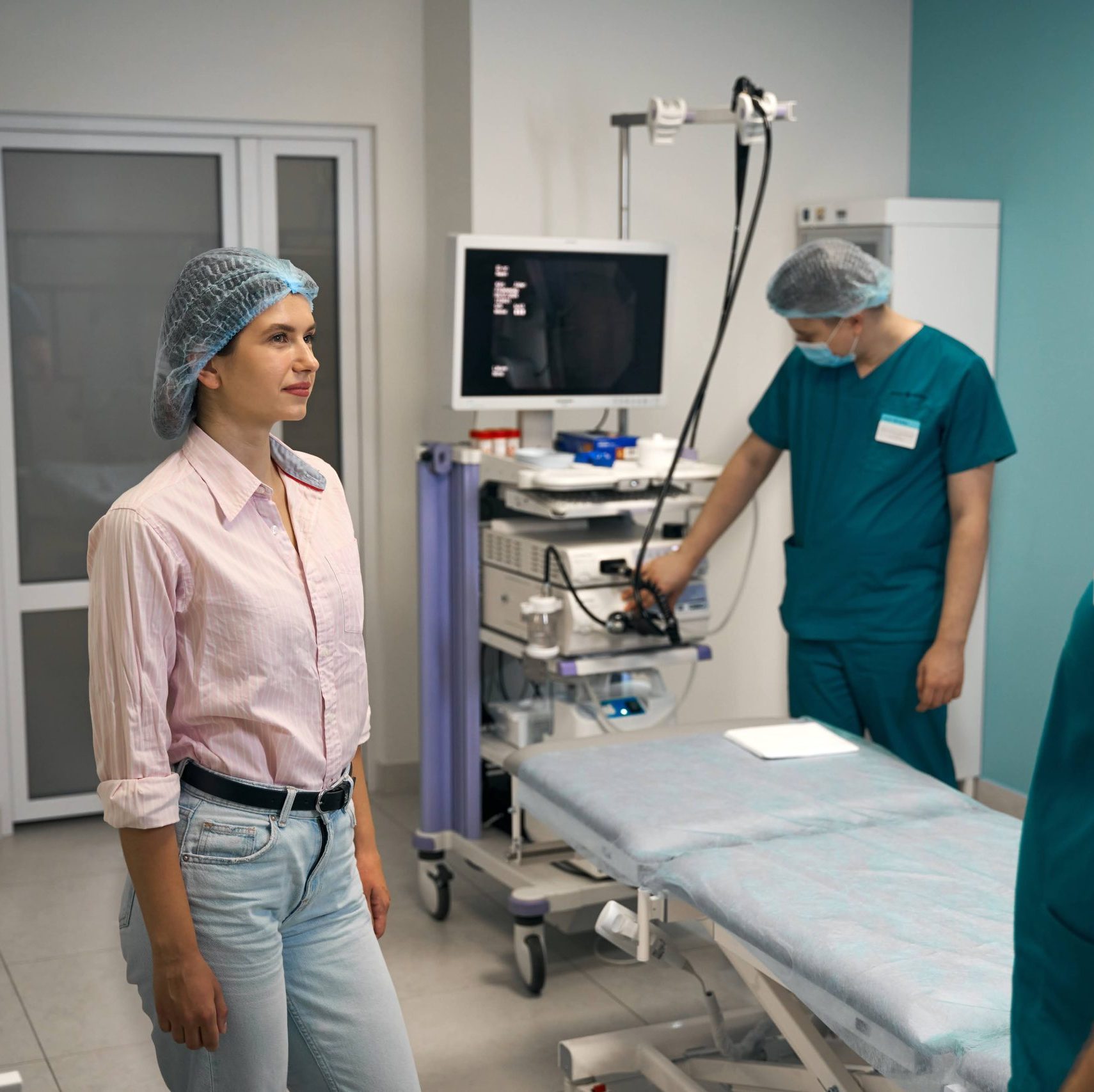 Пацієнтка перед діагностичною процедурою в клініці