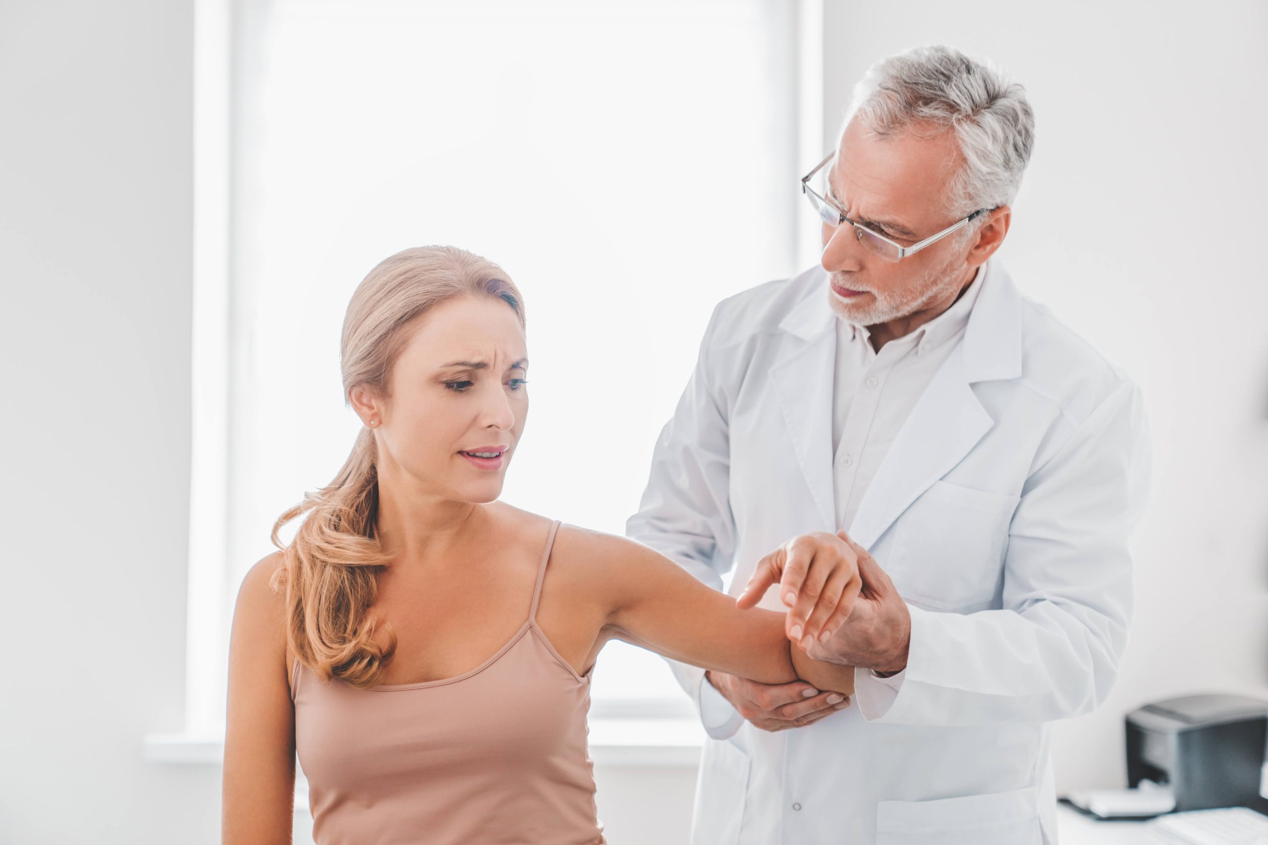 Огляд пацієнта лікарем-ревматологом