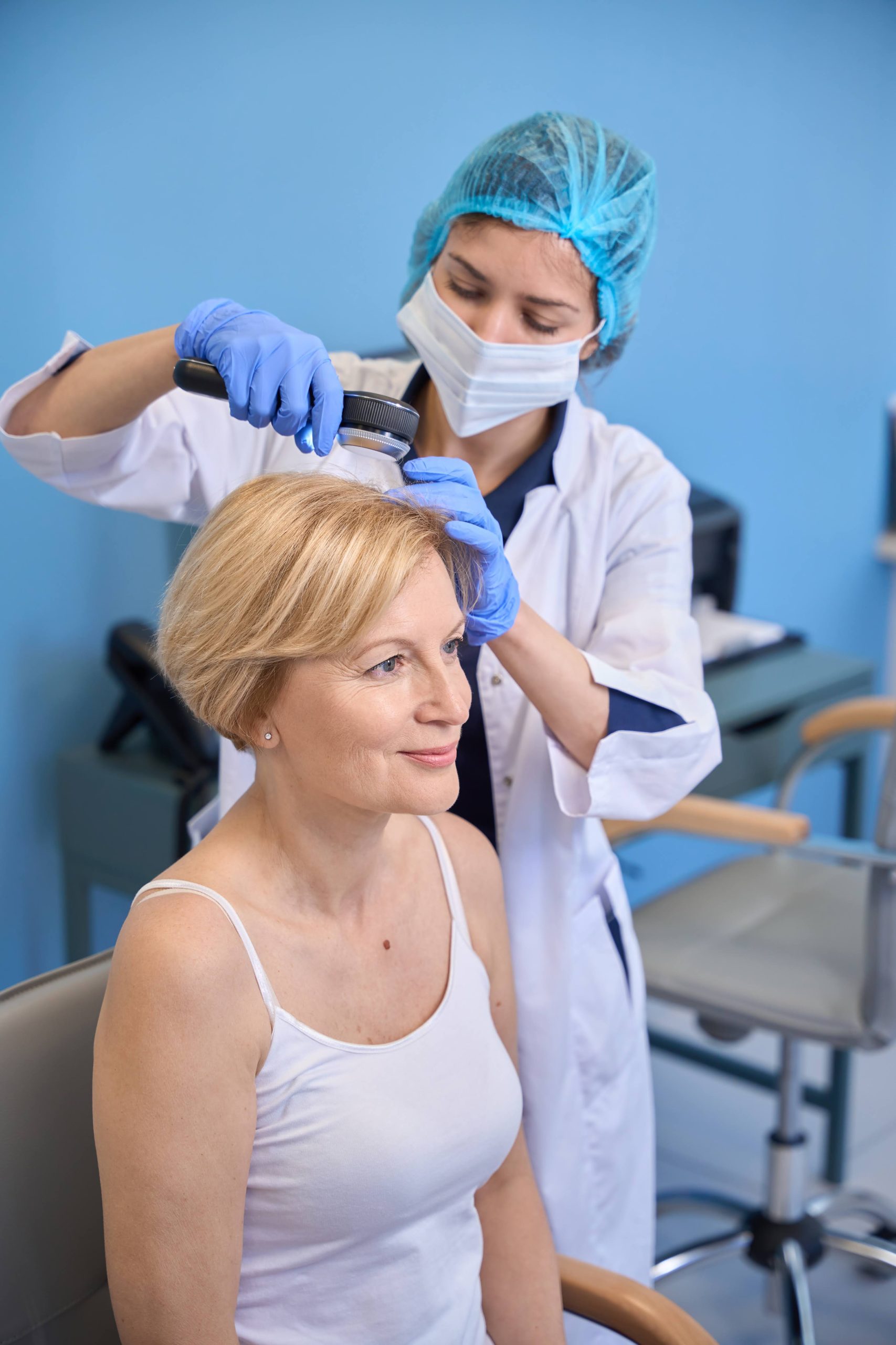 Проведення трихоскопії на прийомі лікаря-дерматолога