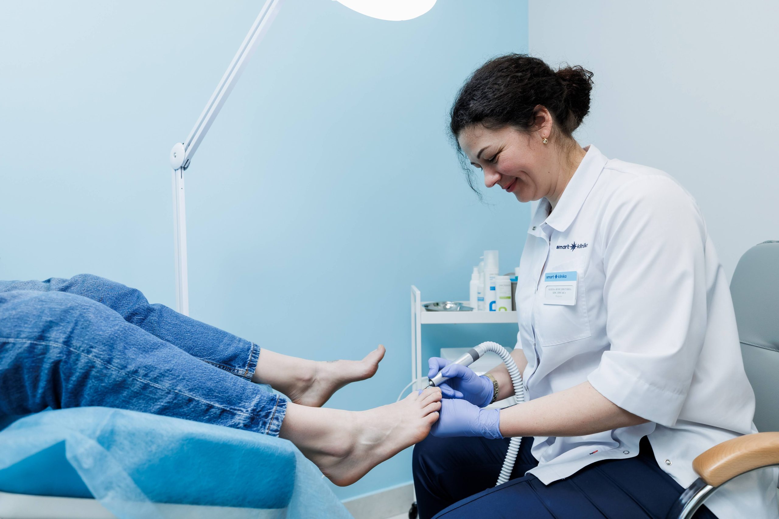 Проведення медичний педикюр